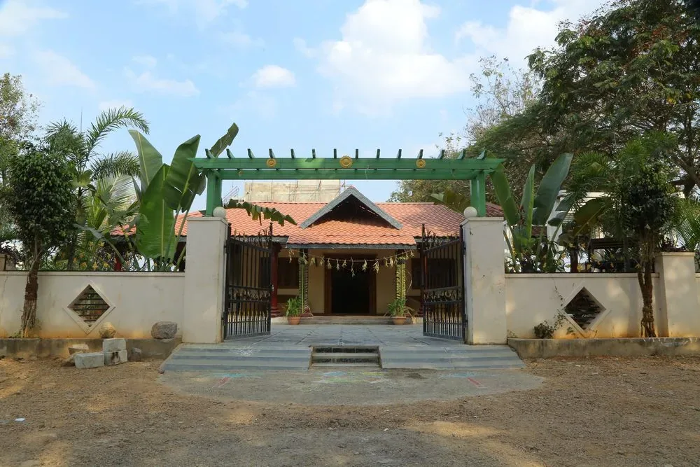 Manduva Central Verandah
